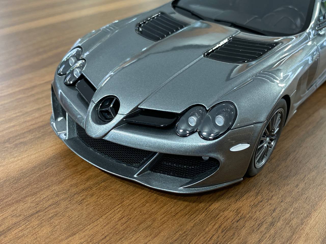 1/18 Resin Model Mercedes-Benz SLR McLaren MSO Edition in Grey || Limited Edition