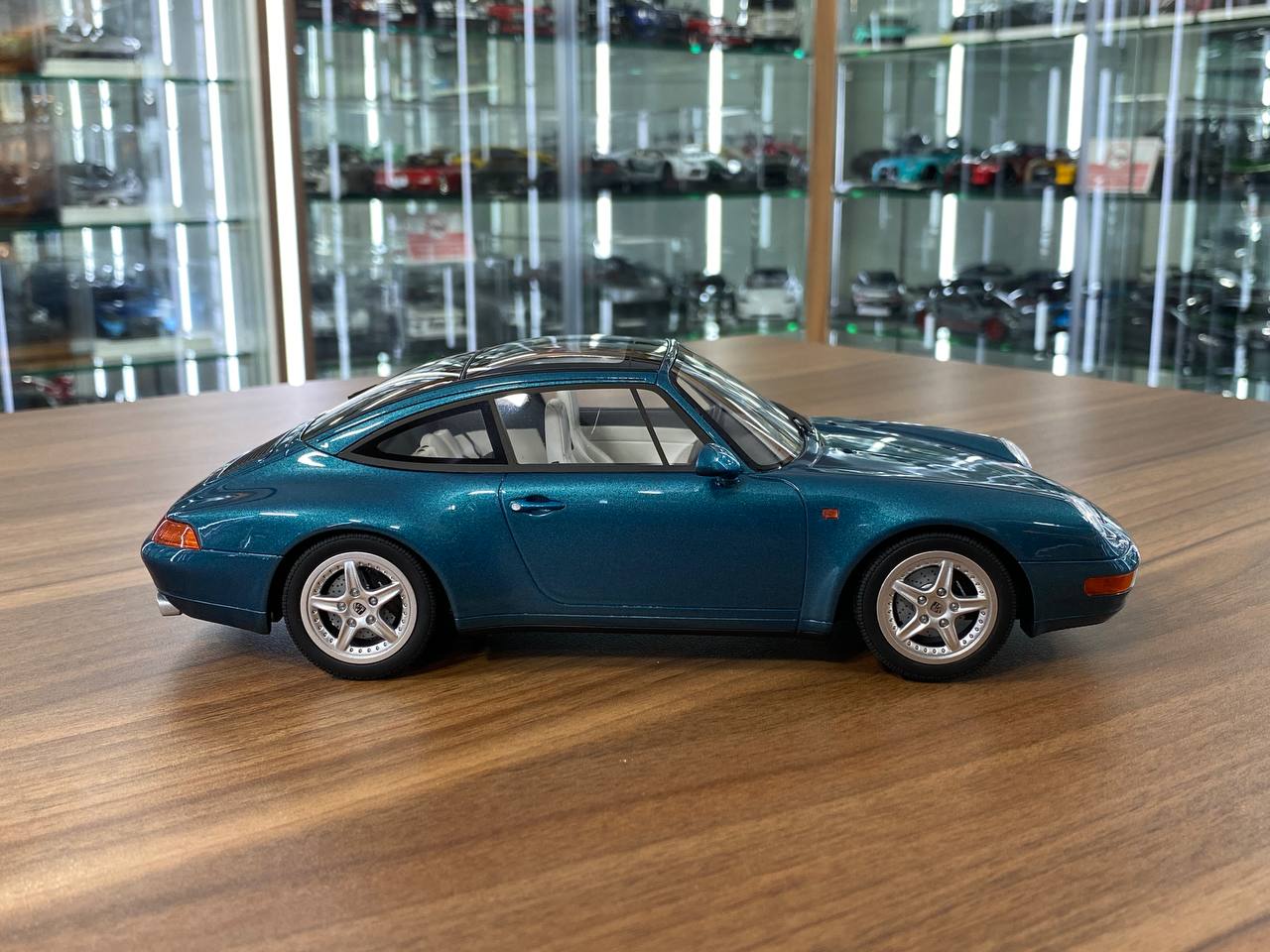 1/18 Resin Model GT Spirit Porsche 911 (993) Targa 1995 in Turquoise blue -  Limited Edition 999pcs