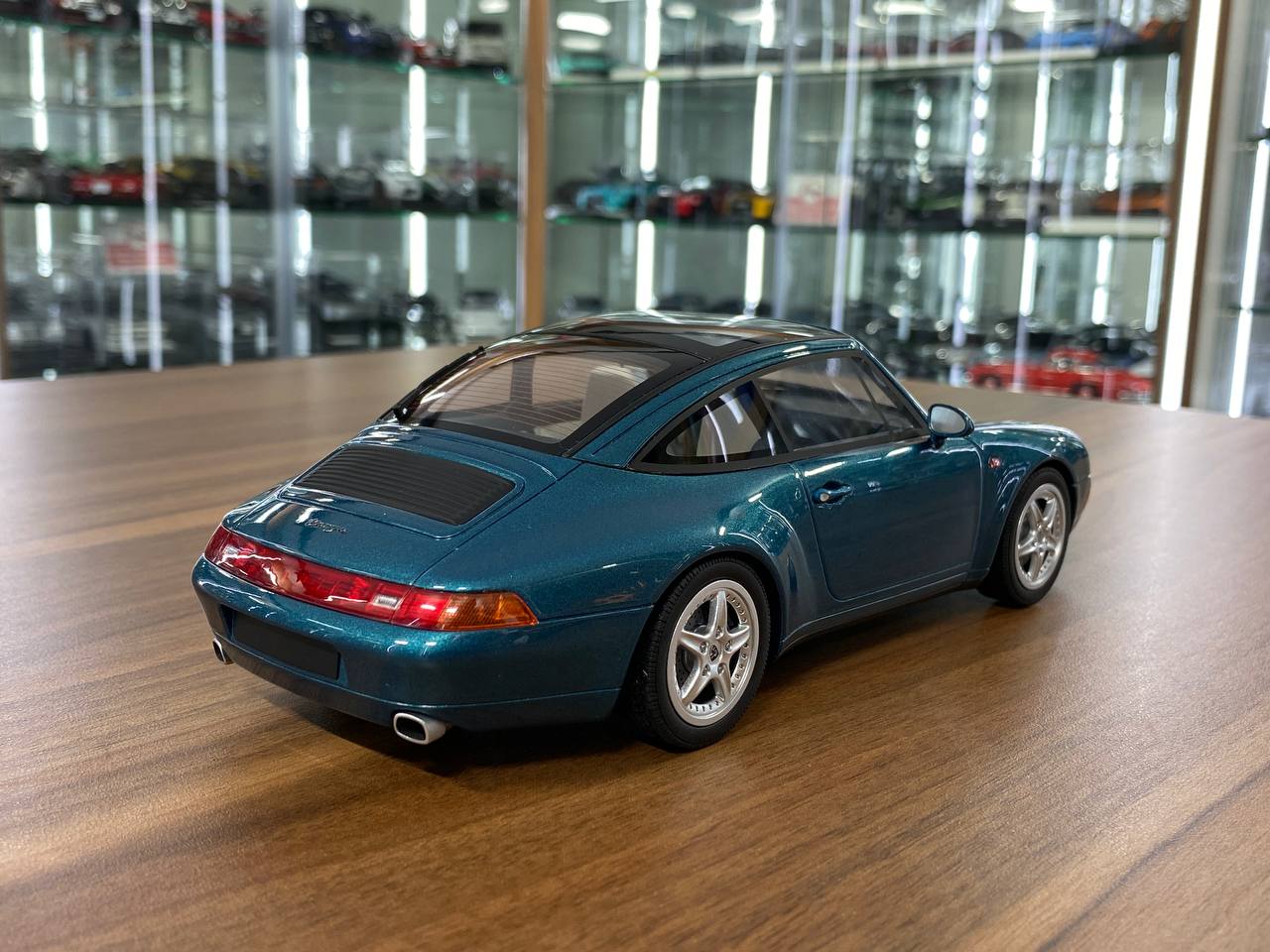 1/18 Resin Model GT Spirit Porsche 911 (993) Targa 1995 in Turquoise blue -  Limited Edition 999pcs