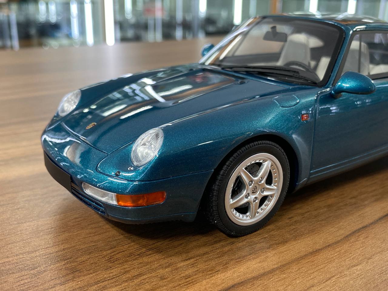 1/18 Resin Model GT Spirit Porsche 911 (993) Targa 1995 in Turquoise blue -  Limited Edition 999pcs