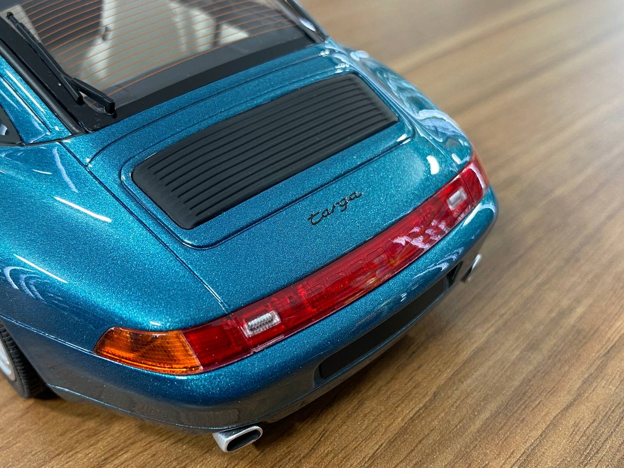 1/18 Resin Model GT Spirit Porsche 911 (993) Targa 1995 in Turquoise blue -  Limited Edition 999pcs