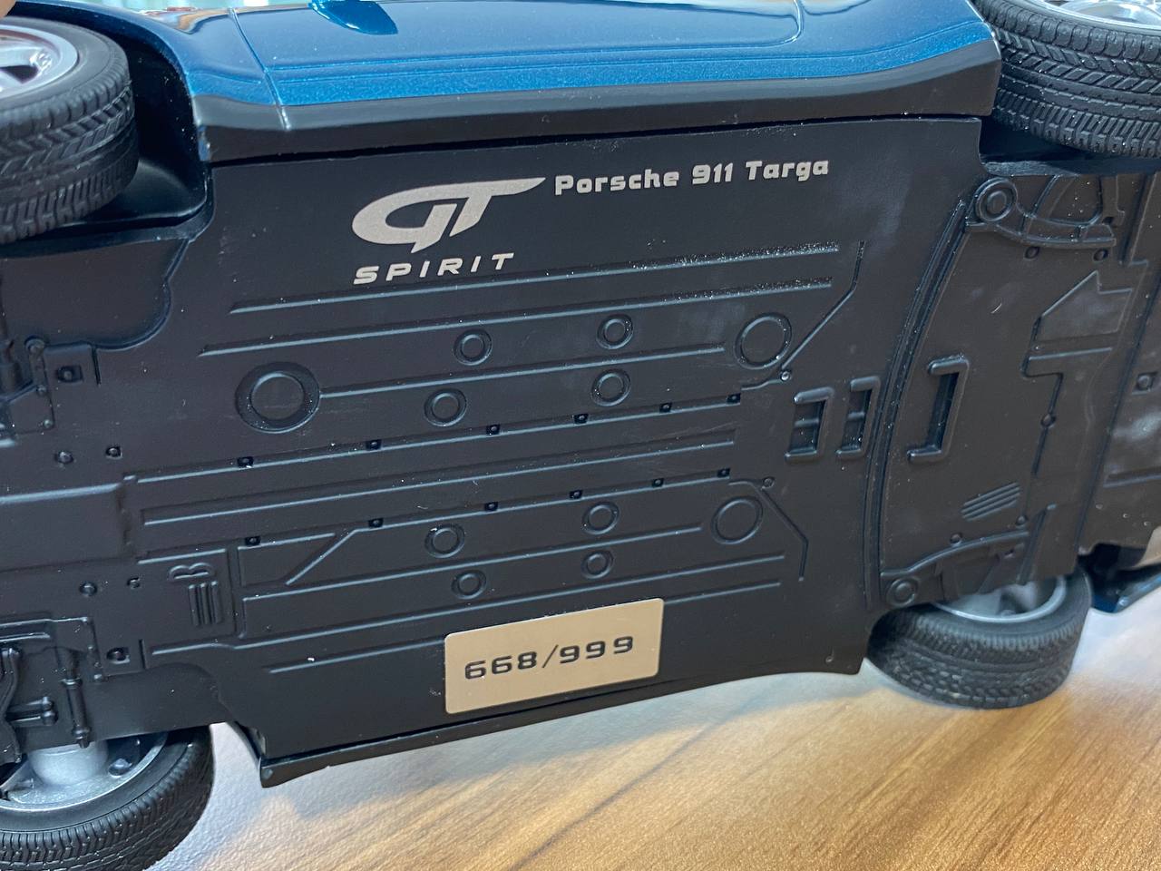 1/18 Resin Model GT Spirit Porsche 911 (993) Targa 1995 in Turquoise blue -  Limited Edition 999pcs