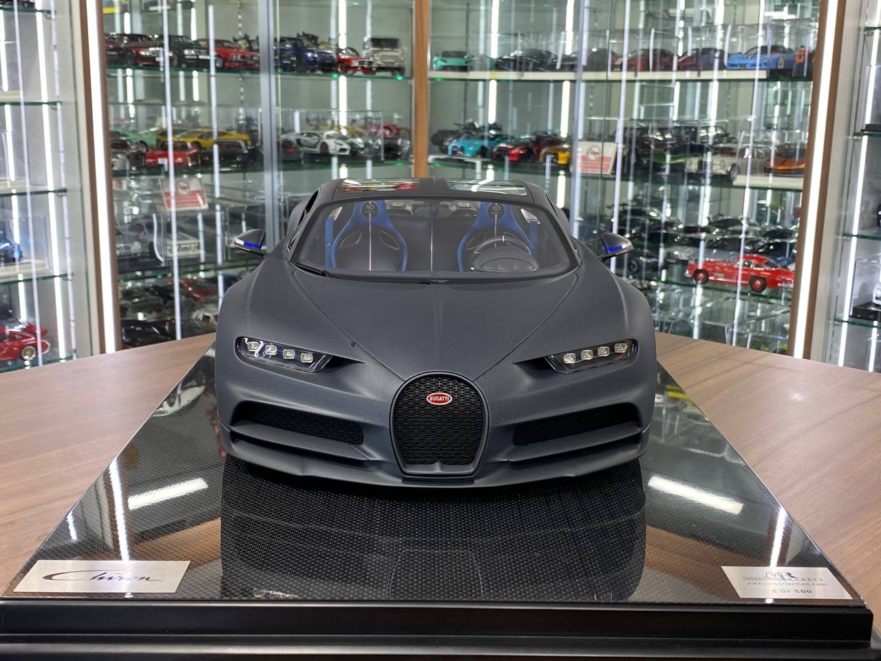 1/8 Resin Bugatti Chiron– MR Collection Grey matt / Carbon Fiber - Limited 500 pcs