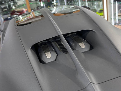 1/8 Resin Bugatti Chiron– MR Collection Grey matt / Carbon Fiber - Limited 500 pcs