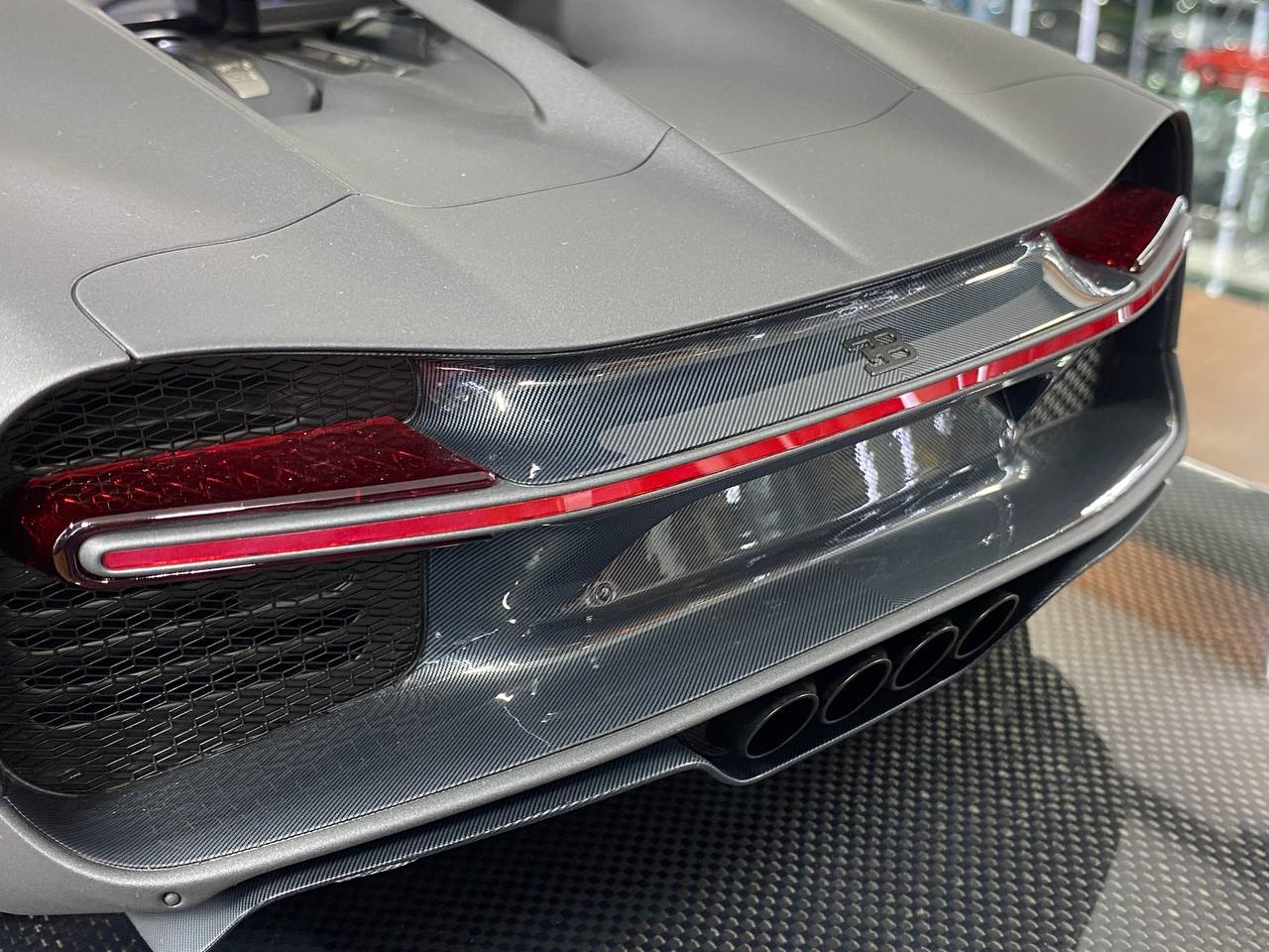 1/8 Resin Bugatti Chiron– MR Collection Grey matt / Carbon Fiber - Limited 500 pcs