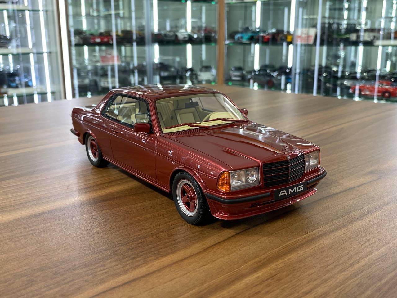 1/18 Resin Mercedes-Benz 500 CE AMG 1983 - Brilliant Red by OttOMobile - Limited 2000 pcs
