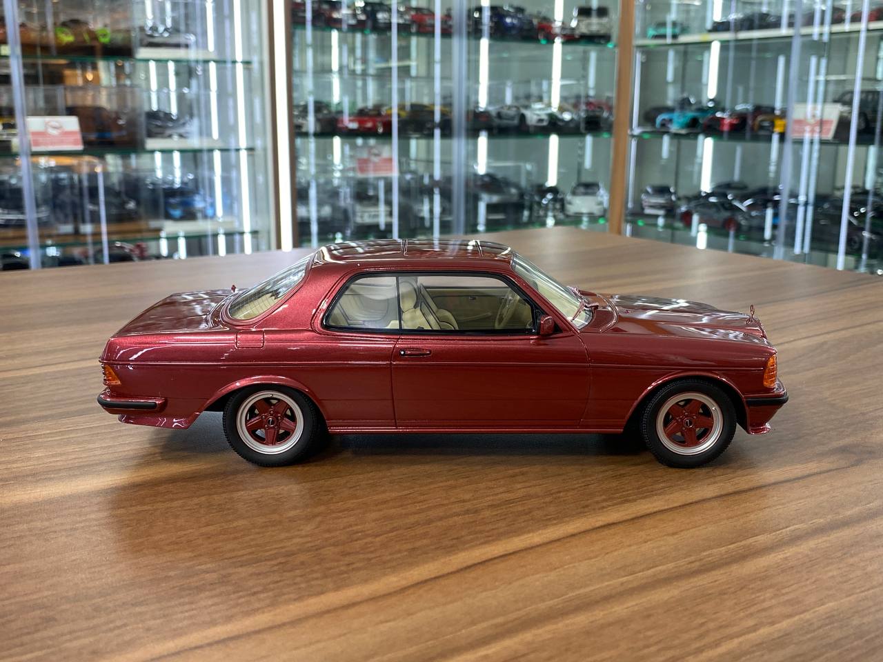 1/18 Resin Mercedes-Benz 500 CE AMG 1983 - Brilliant Red by OttOMobile - Limited 2000 pcs