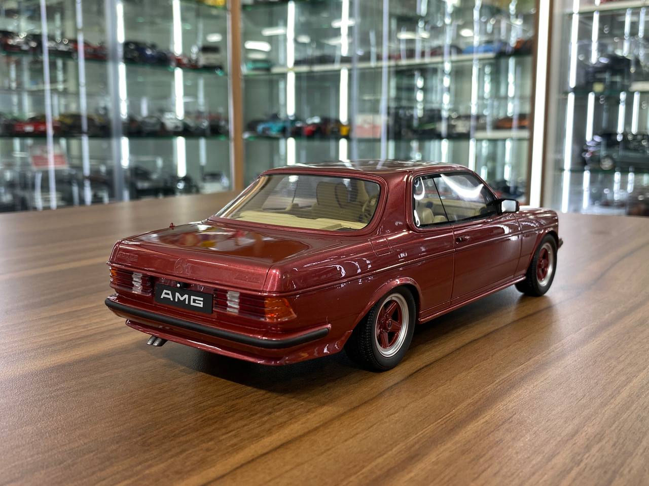 1/18 Resin Mercedes-Benz 500 CE AMG 1983 - Brilliant Red by OttOMobile - Limited 2000 pcs