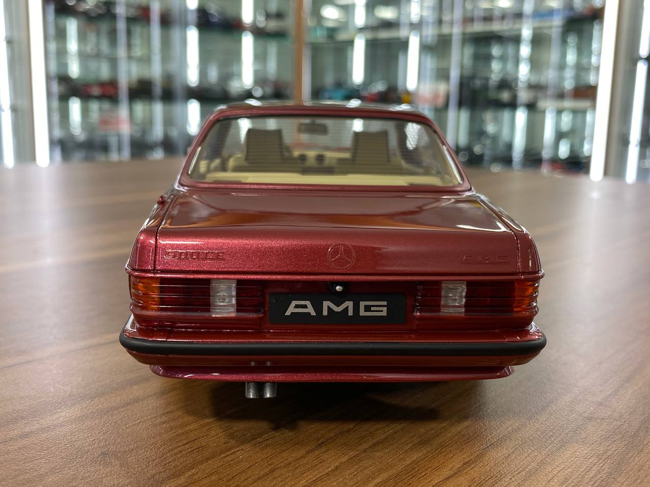 1/18 Resin Mercedes-Benz 500 CE AMG 1983 - Brilliant Red by OttOMobile - Limited 2000 pcs