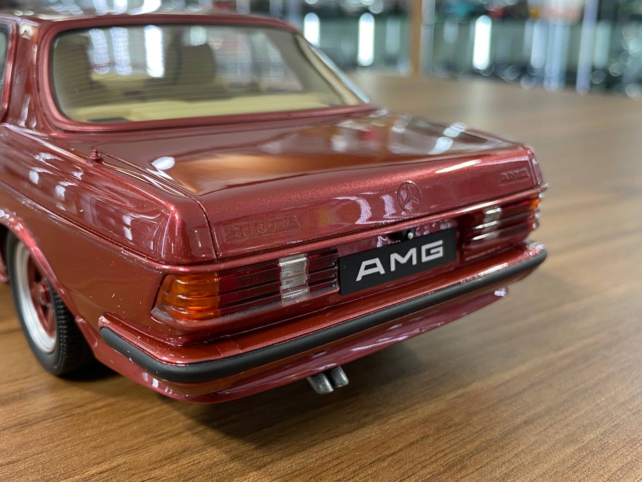 1/18 Resin Mercedes-Benz 500 CE AMG 1983 - Brilliant Red by OttOMobile - Limited 2000 pcs