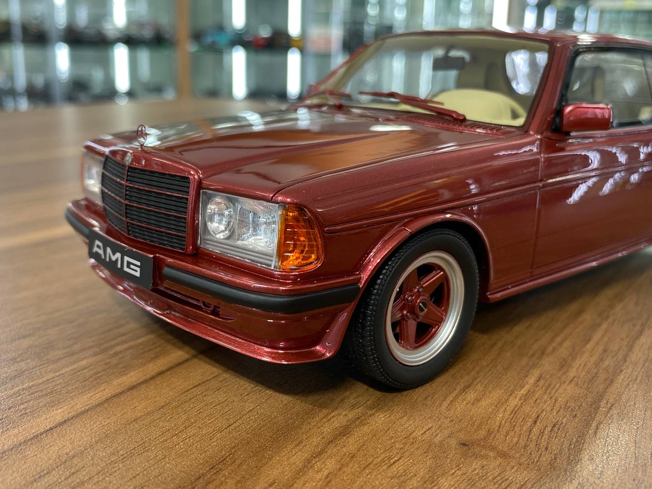 1/18 Resin Mercedes-Benz 500 CE AMG 1983 - Brilliant Red by OttOMobile - Limited 2000 pcs