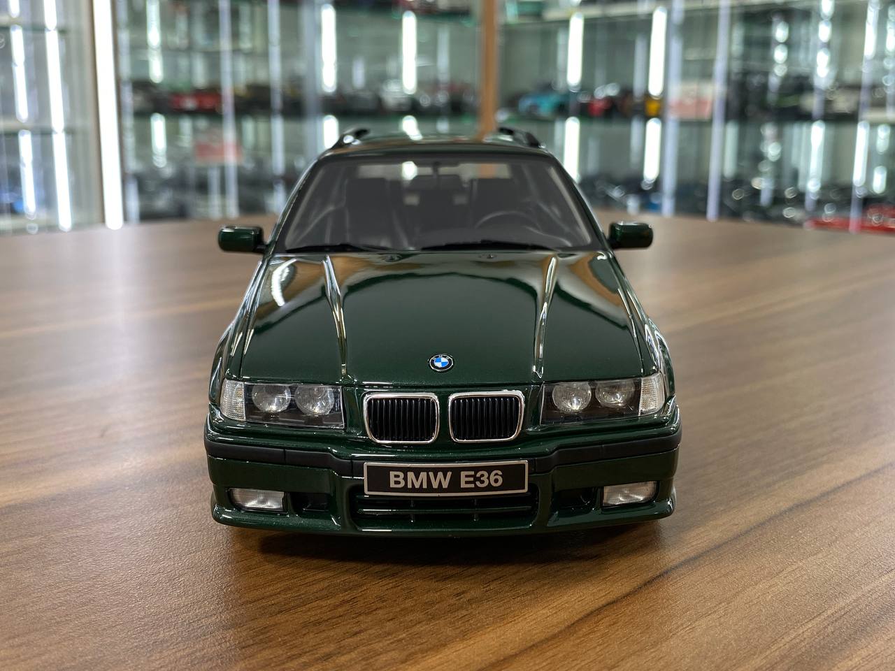 1/18 Resin BMW 328i E36 Touring M Pack 1997 - Green by OttOMobile - Limited 999 pcs