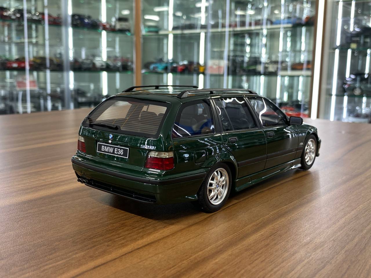 1/18 Resin BMW 328i E36 Touring M Pack 1997 - Green by OttOMobile - Limited 999 pcs