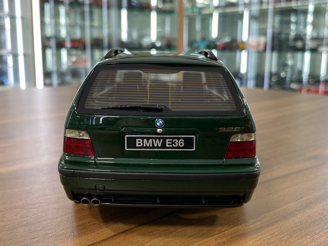 1/18 Resin BMW 328i E36 Touring M Pack 1997 - Green by OttOMobile - Limited 999 pcs