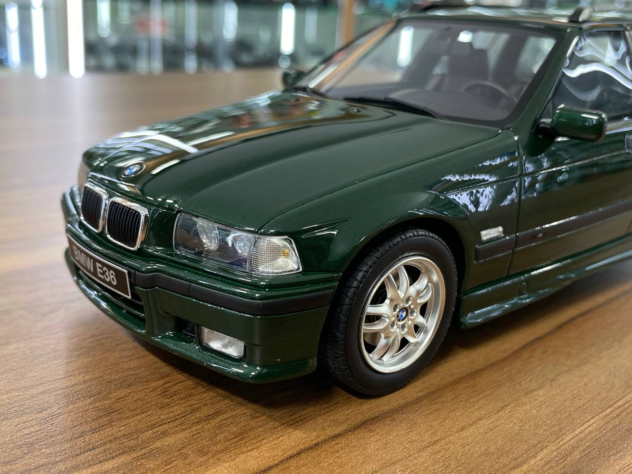 1/18 Resin BMW 328i E36 Touring M Pack 1997 - Green by OttOMobile - Limited 999 pcs