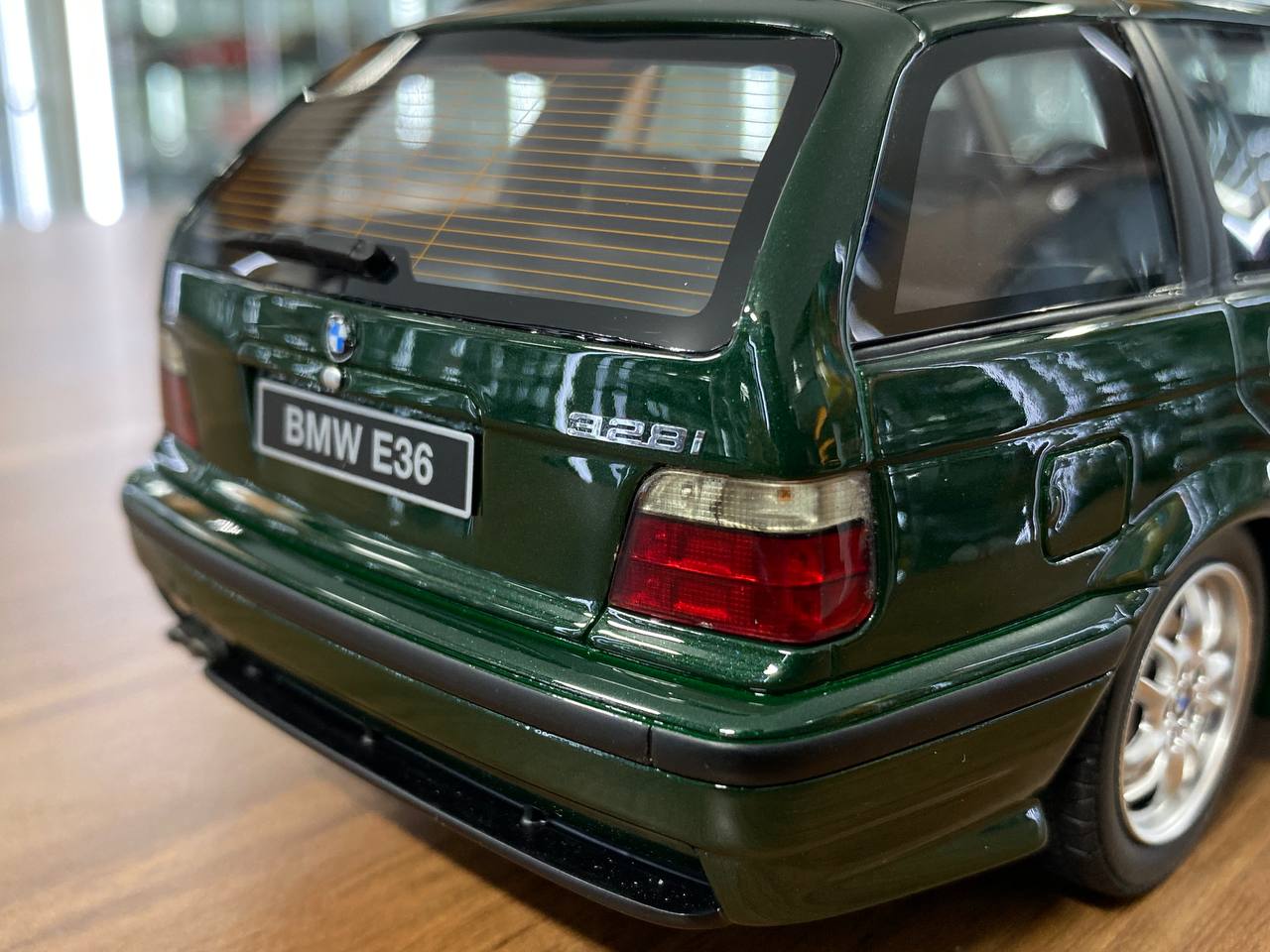 1/18 Resin BMW 328i E36 Touring M Pack 1997 - Green by OttOMobile - Limited 999 pcs
