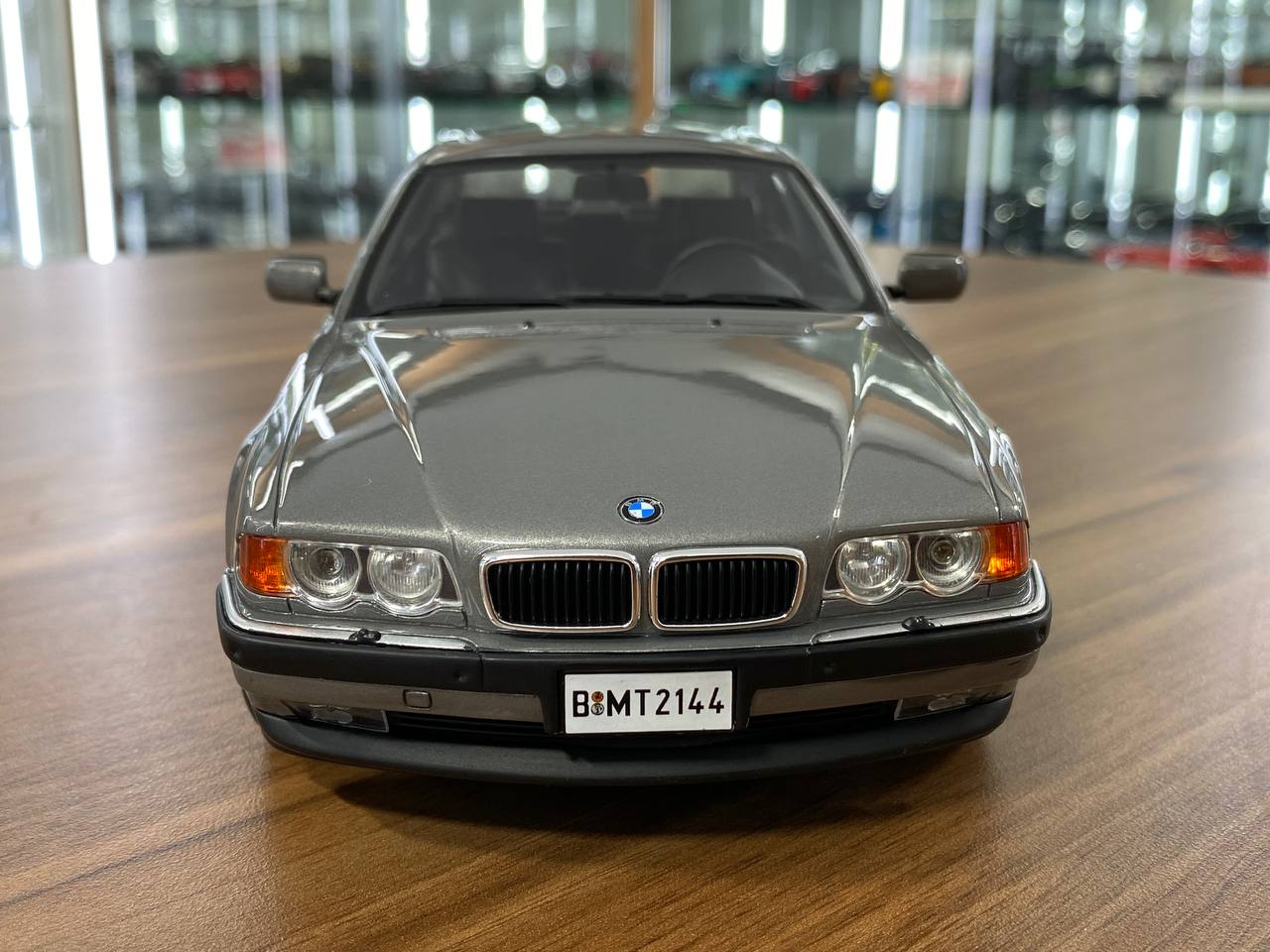1/18 Resin BMW 750 IL E38 1995 - Silver by OttOMobile - Limited 3000 pcs