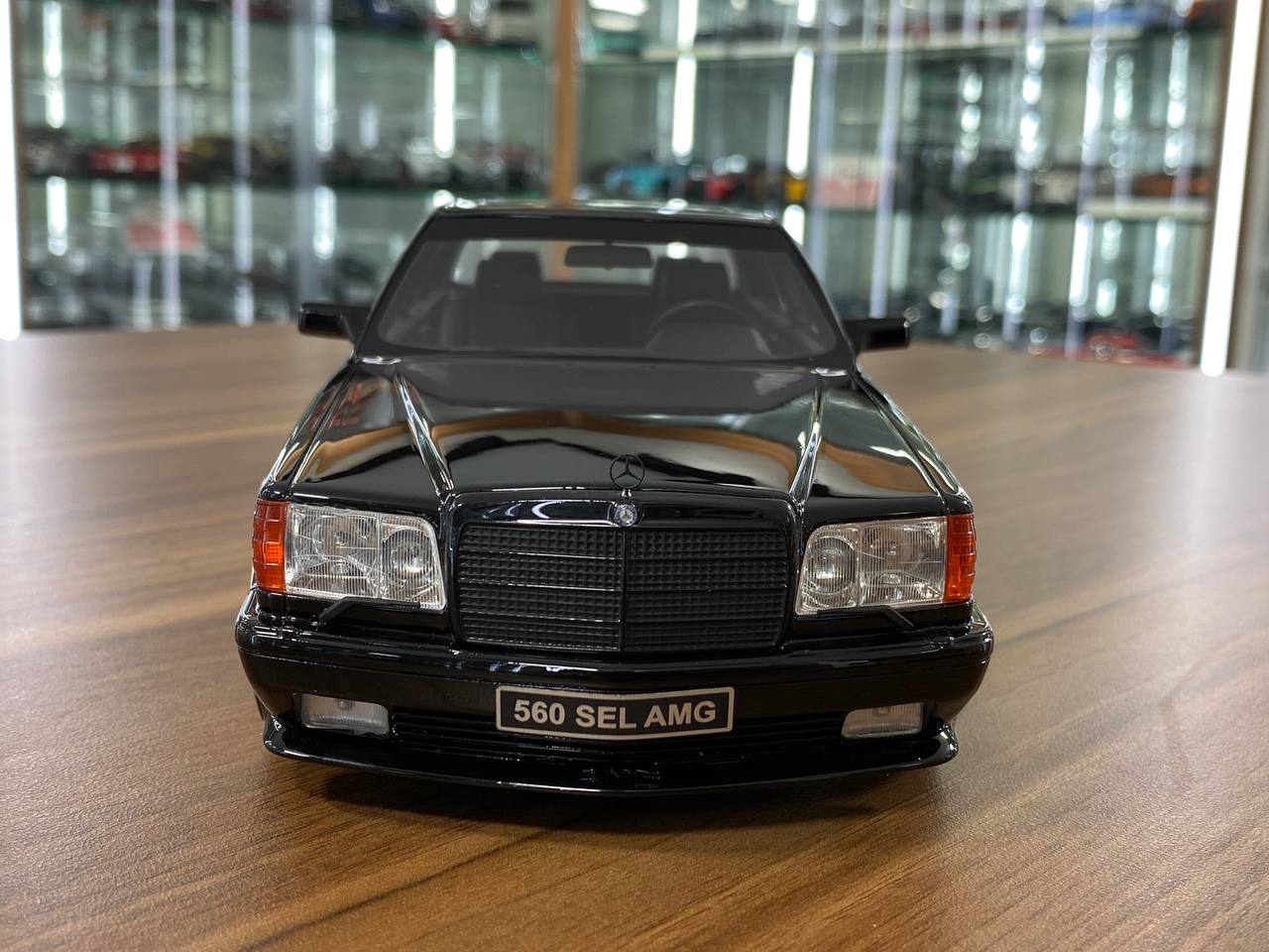 1/18 Resin Mercedes-Benz 560 SEL AMG W126 6.0 1989 -Obsidian Black by OttOMobile - Limited 2000 pcs