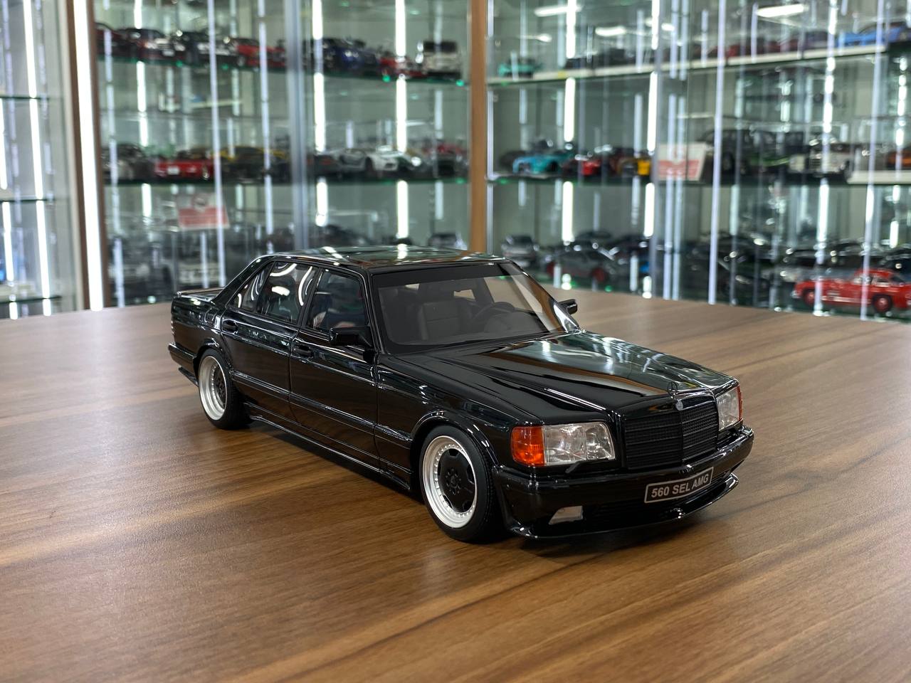1/18 Resin Mercedes-Benz 560 SEL AMG W126 6.0 1989 -Obsidian Black by OttOMobile - Limited 2000 pcs