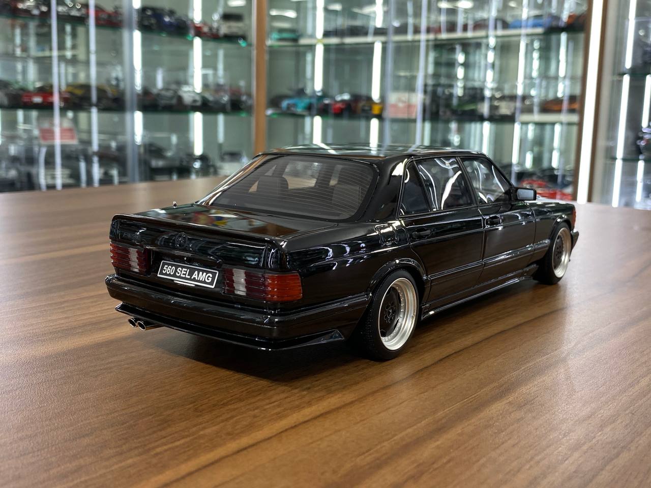 1/18 Resin Mercedes-Benz 560 SEL AMG W126 6.0 1989 -Obsidian Black by OttOMobile - Limited 2000 pcs