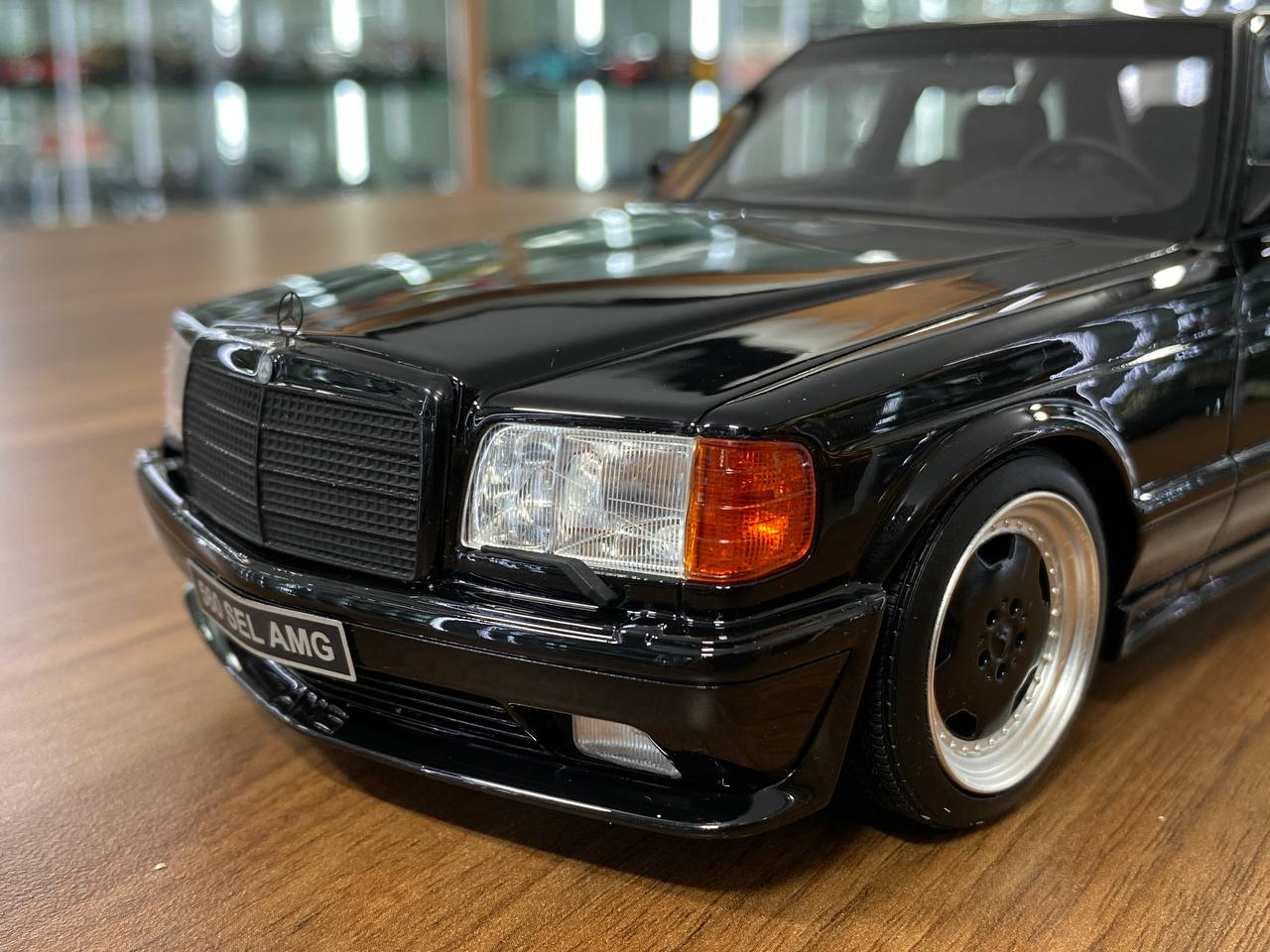 1/18 Resin Mercedes-Benz 560 SEL AMG W126 6.0 1989 -Obsidian Black by OttOMobile - Limited 2000 pcs