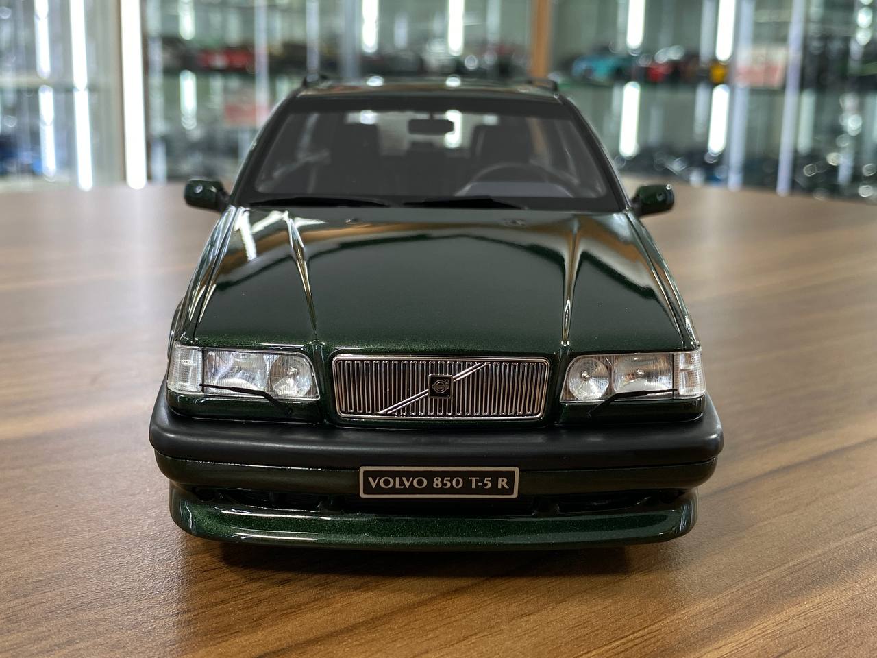 1/18 Resin Volvo 850 T-5R Estate 1995 - Dark Green by OttOMobile - Limited 2500 pcs