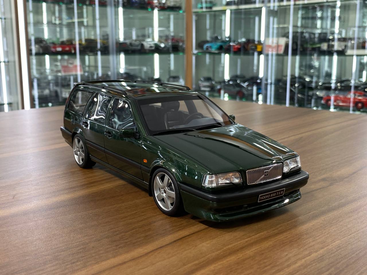 1/18 Resin Volvo 850 T-5R Estate 1995 - Dark Green by OttOMobile - Limited 2500 pcs