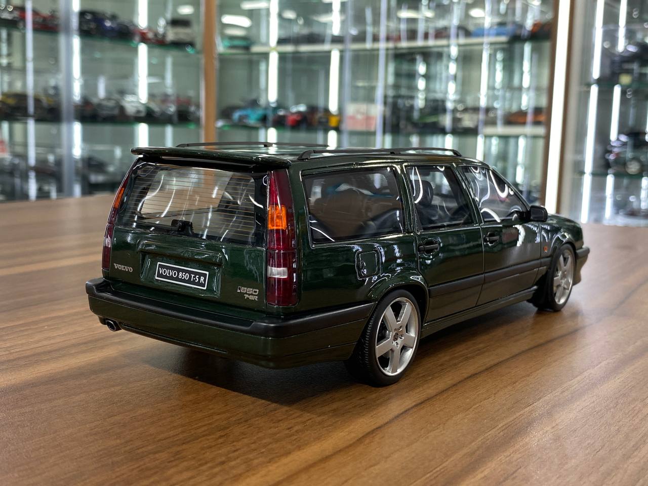 1/18 Resin Volvo 850 T-5R Estate 1995 - Dark Green by OttOMobile - Limited 2500 pcs