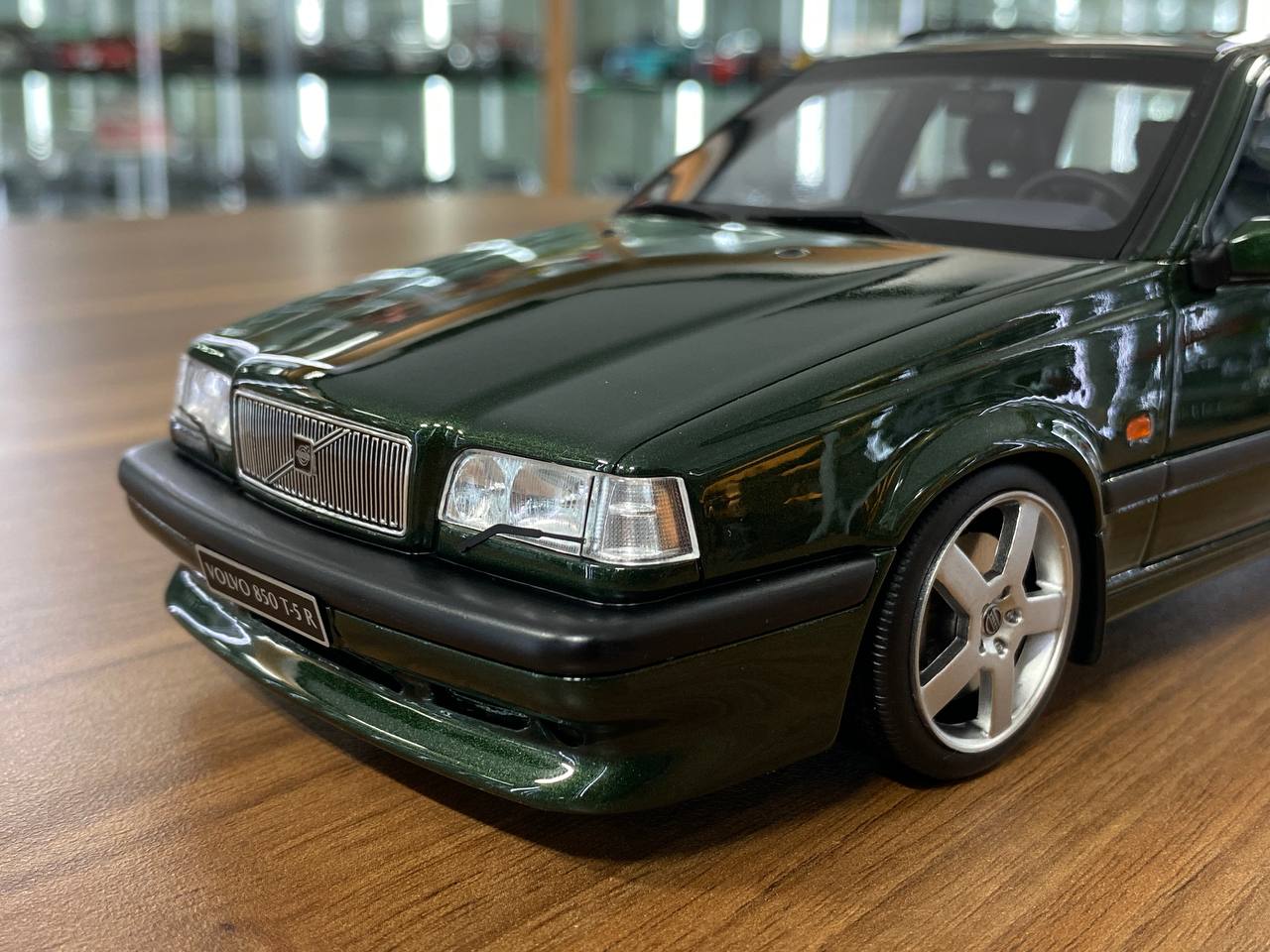 1/18 Resin Volvo 850 T-5R Estate 1995 - Dark Green by OttOMobile - Limited 2500 pcs