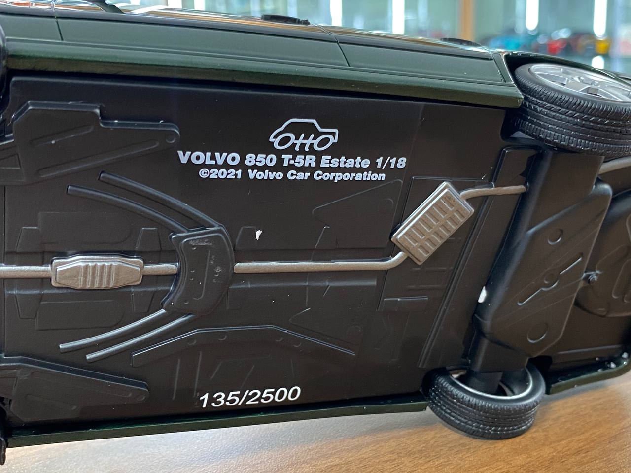 1/18 Resin Volvo 850 T-5R Estate 1995 - Dark Green by OttOMobile - Limited 2500 pcs