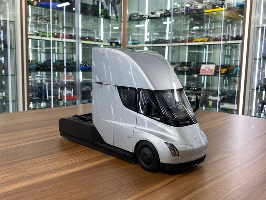 1/18 Diecast Tesla Semi Truck Silver (opening doors)