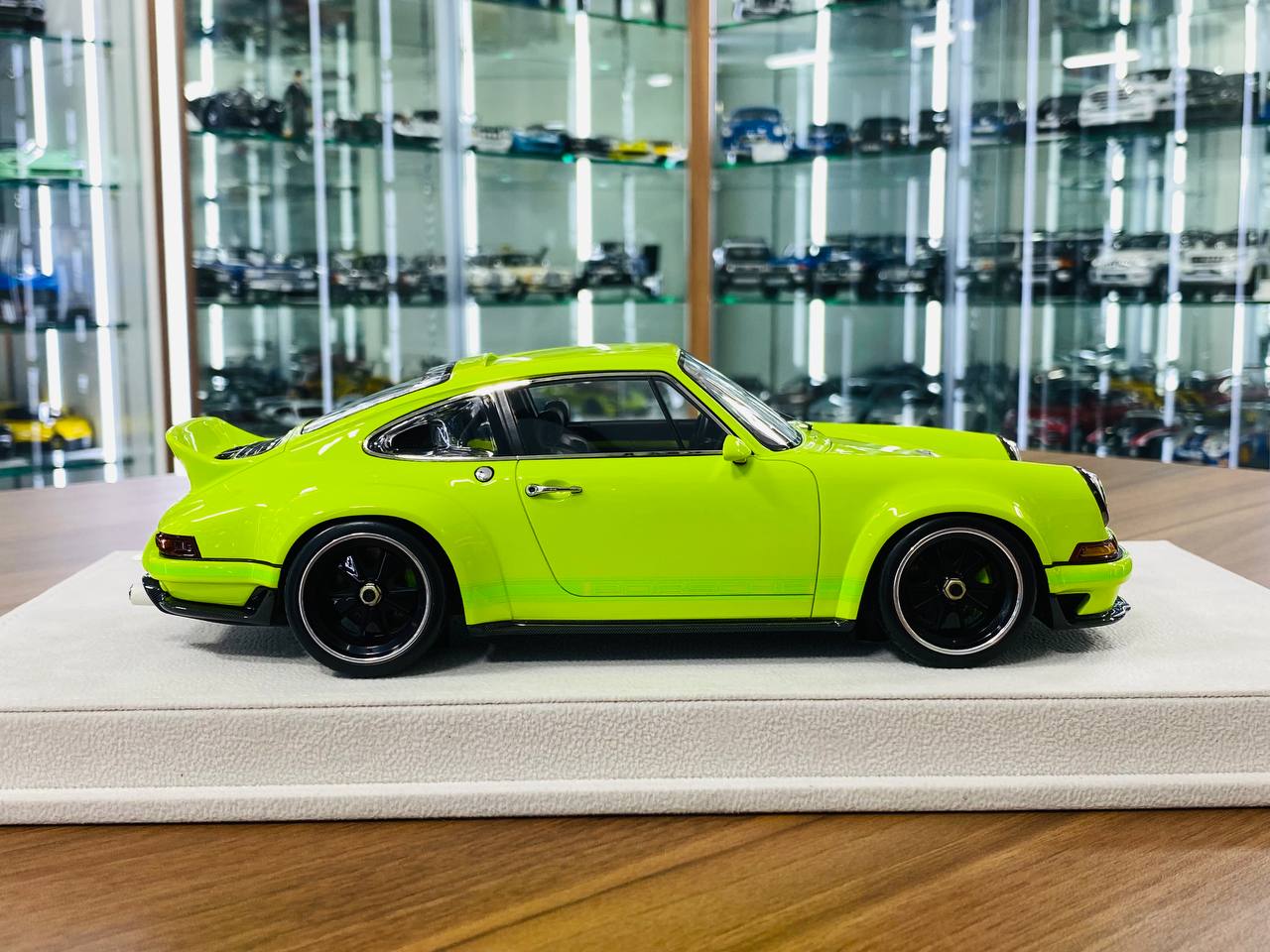 1/18 Resin Porsche 911 Singer DLS Green Limited 30 Pcs by Make Up