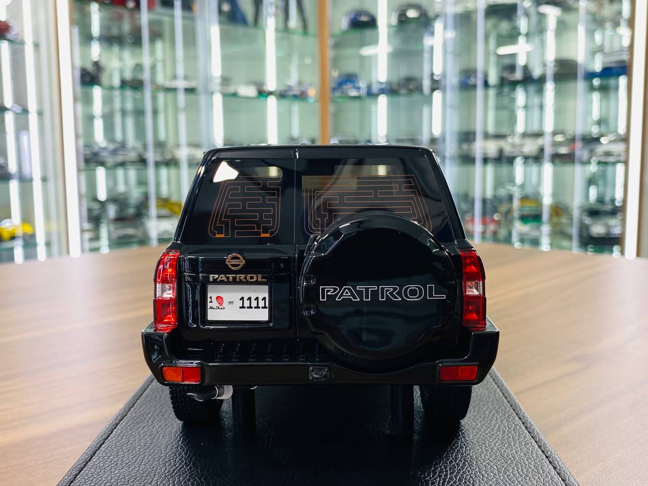 Ivy Model 1/18 Nissan Patrol Safari Y61 – Black, Limited Edition 01/102
