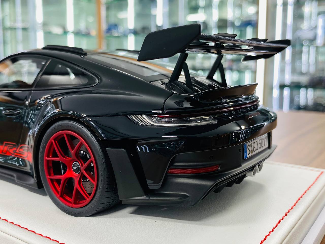 Ivy Model 1/18 Porsche 911 992 GT3 RS Weissach – Matt Black/Red Wheels, Limited to 25 Pcs