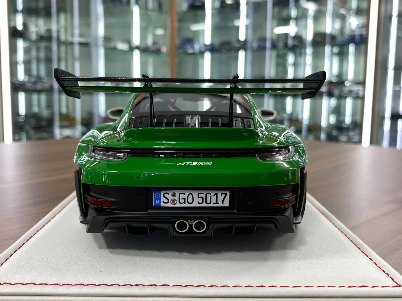 Ivy Model 1/18 Porsche 911 992 GT3 RS Weissach – Python Green with White Wheels, Limited to 20 Pcs