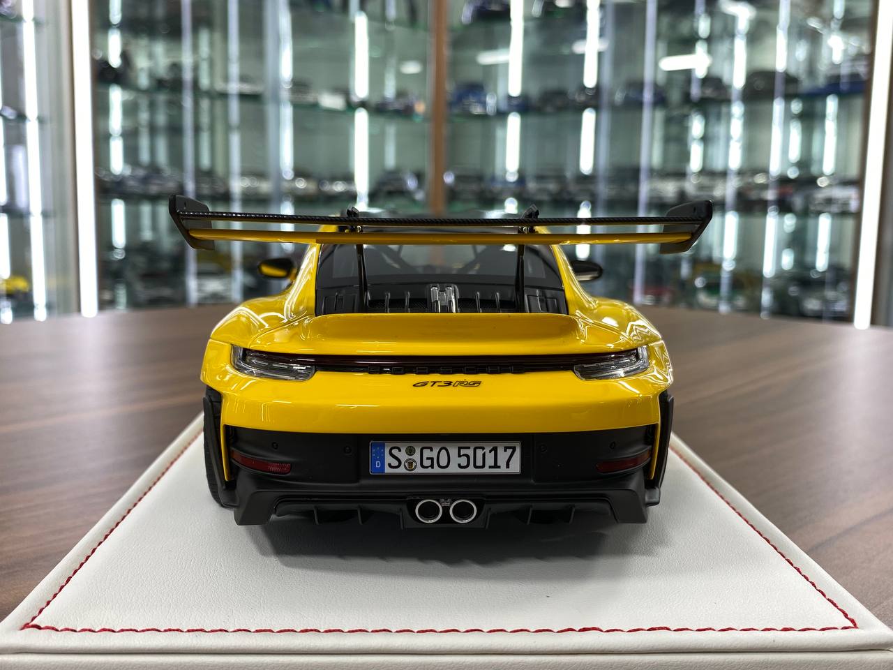 Ivy Model 1/18 Porsche 911 992 GT3 RS Weissach – Racing Yellow with Black Wheels, Limited to 25 pcs.