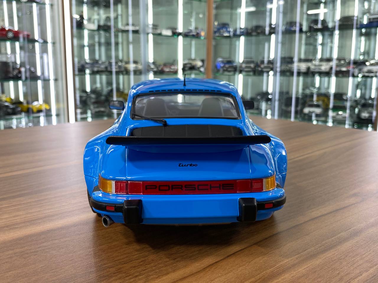 1/12 Diecast Model – Porsche 911 Turbo (1977) by Minichamps
