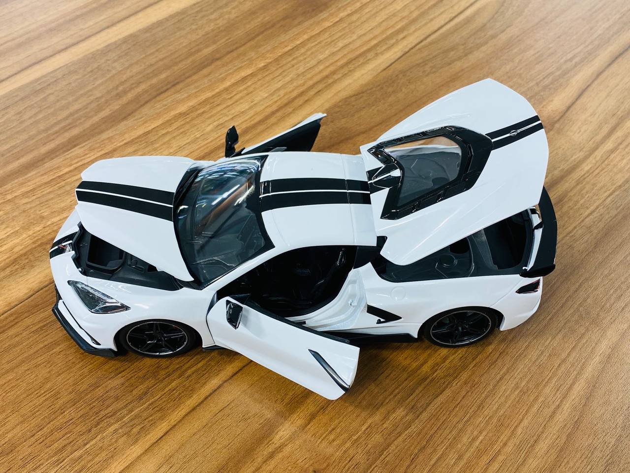 1/18 Diecast Full opening  Maisto Chevrolet Corvette Stingray Coupe 2020 White