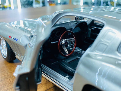 1/18 Diecast Maisto Chevrolet Corvette 1965 Silver