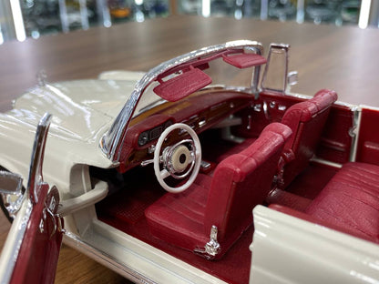 1/18 Diecast Maisto Mercedes Benz 280SE 1967