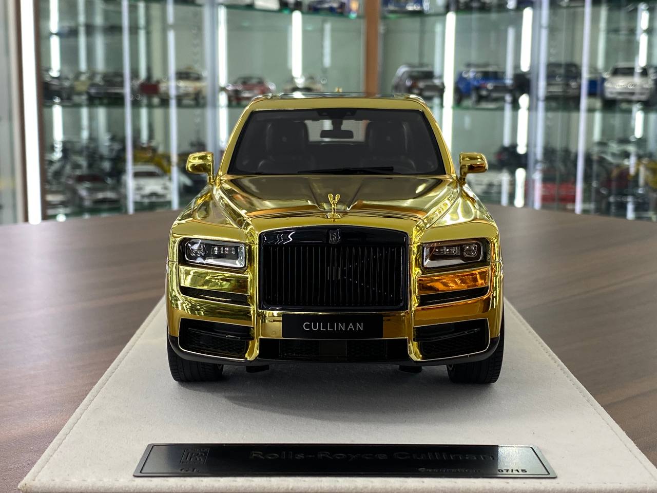 1/18 Resin GL Models Rolls Royce Cullinan Gold Chrome Limited to 15 pcs