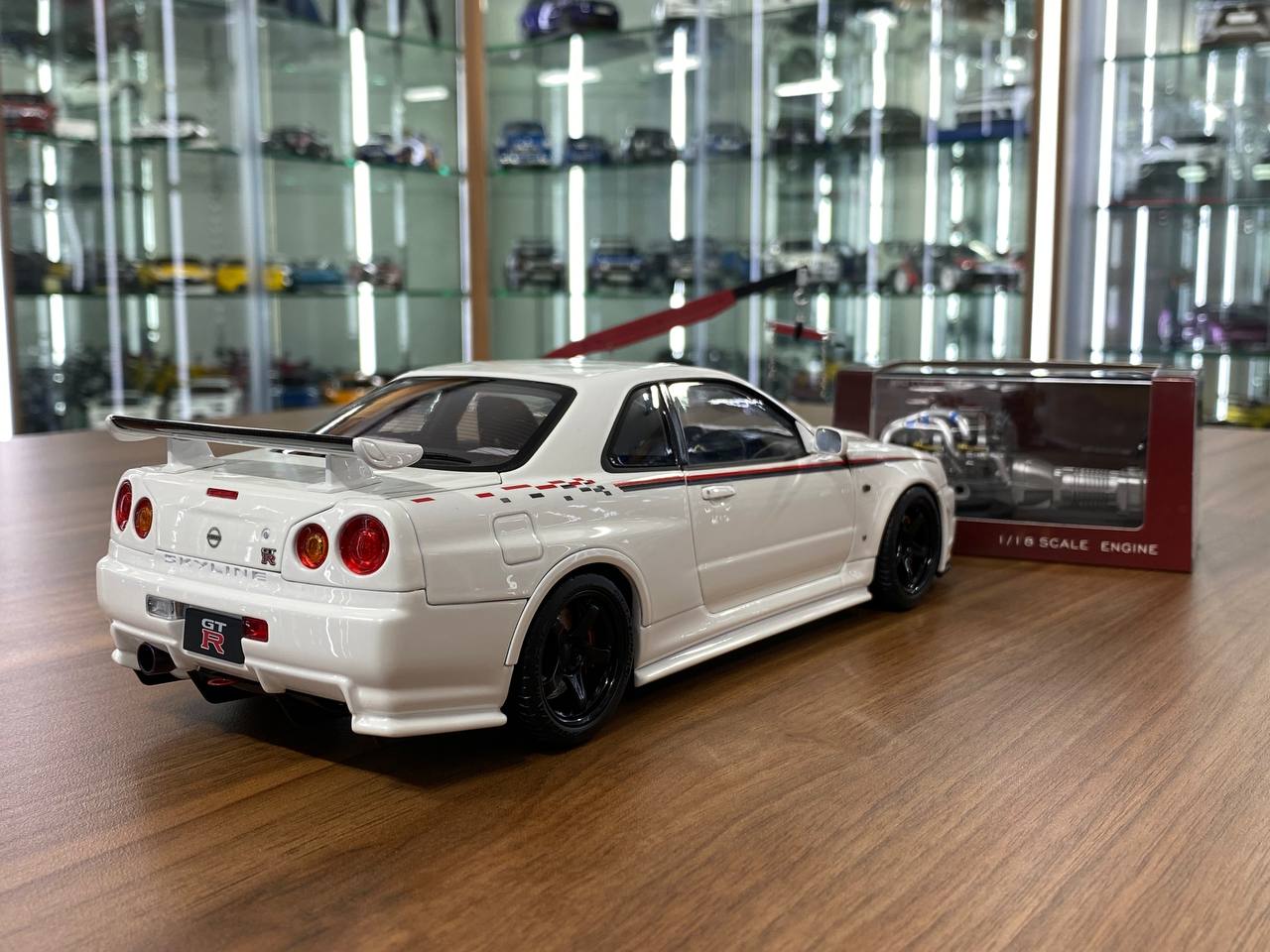 1/18 Metal Diecast - Nissan Skyline GT-R R34 (Nismo) CRS Livery White by MotorHelix
