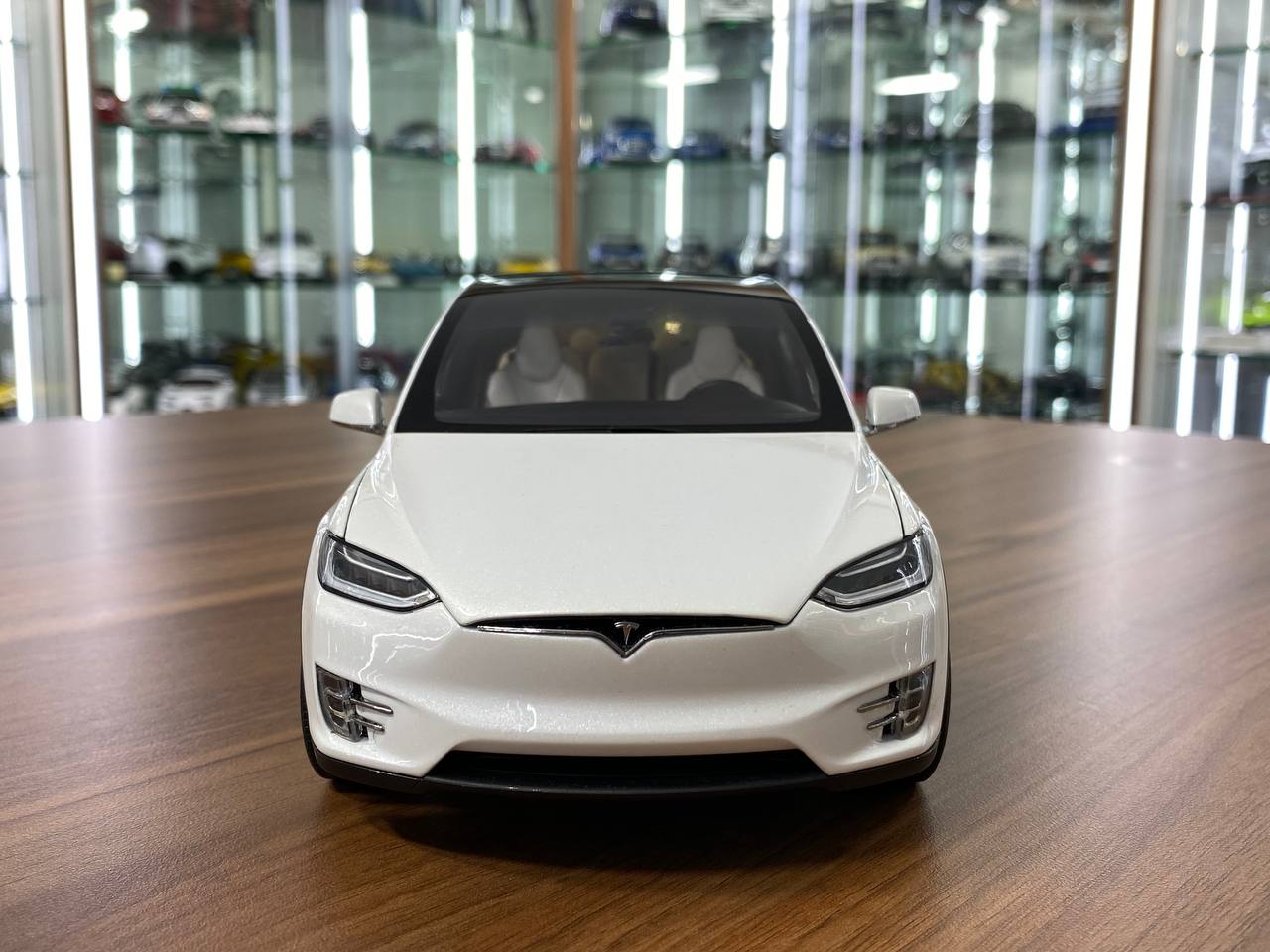 Tesla Model X P100D [1/18 Diecast White] – dturman.com