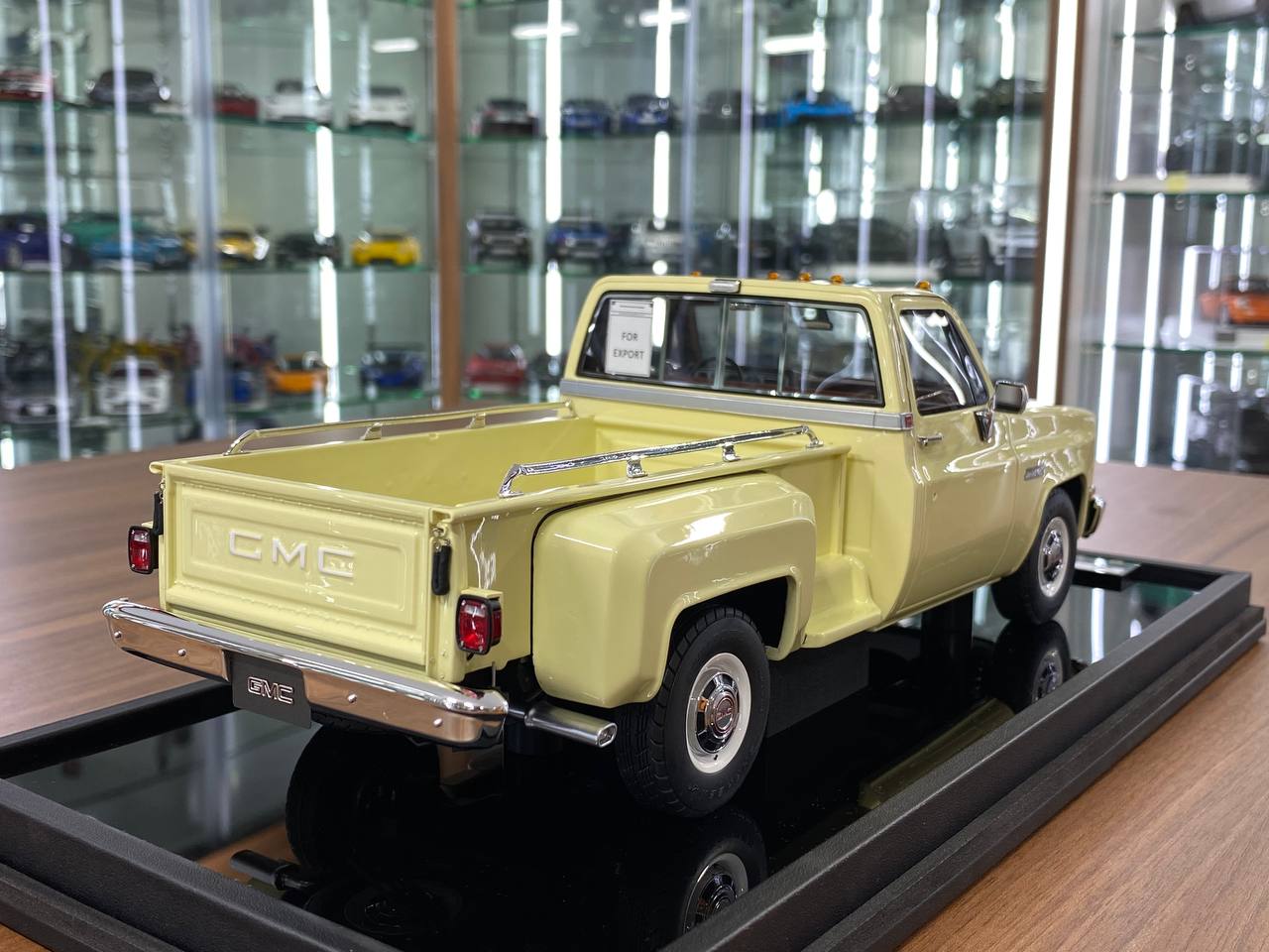 1:18 Resin Model - Old School Models GMC Sierra Classic 3500 (1986) - Desert Yellow - Limited 60 pcs