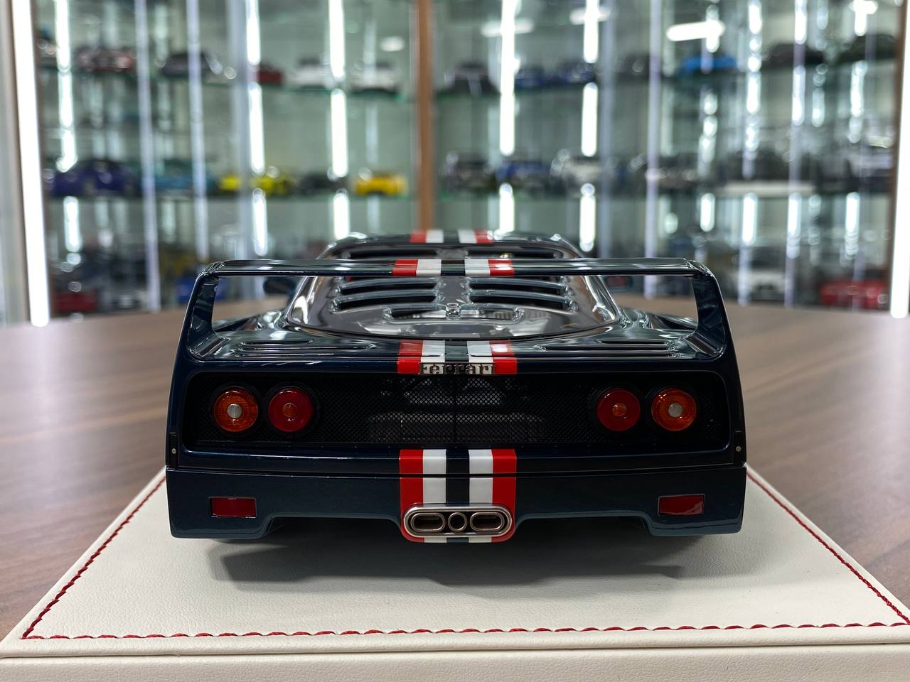 1:18 Resin Model Davis & Giovanni Ferrari F40 Royal Blue Metallic Limited 1 of 1
