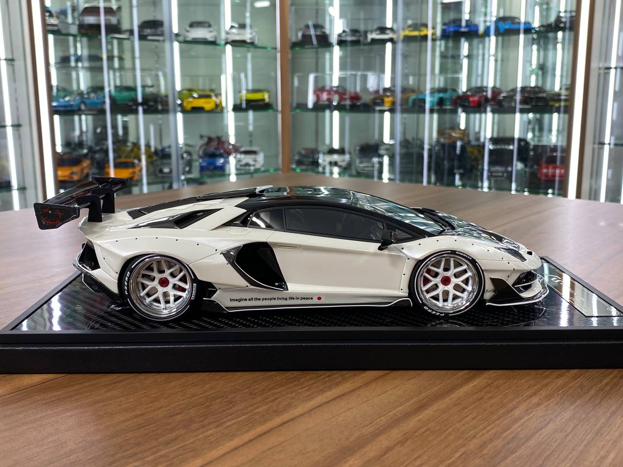 1/18 Resin – VIP Models Lamborghini Aventador SVJ Illusionary Pearl White Decals Limited Edition: 30 pcs