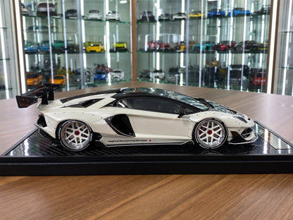 1/18 Resin – VIP Models Lamborghini Aventador SVJ Illusionary Pearl White Decals Limited Edition: 30 pcs