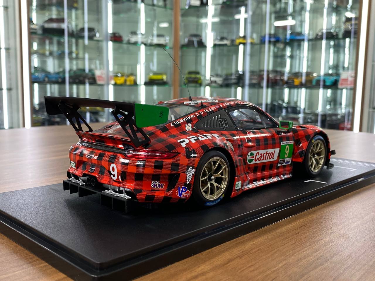 1/18 Diecast  ixo Models PORSCHE 911 GT3 R #9 S. Hargrove / L. Kern / D. Olsen / Z. Robichon 24h Daytona 2019 Racing Red / green