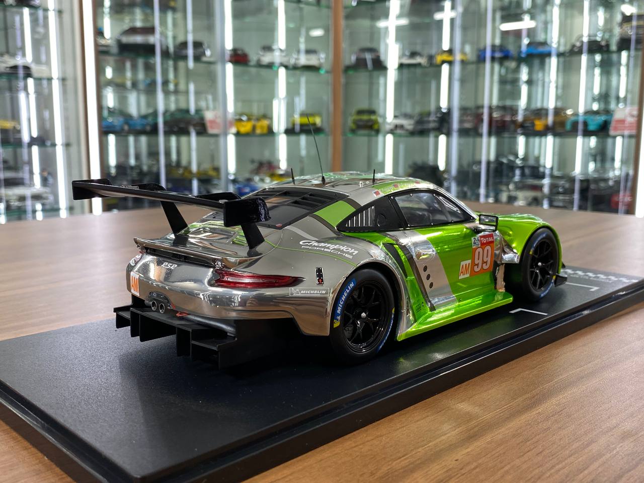 1/18 Diecast ixo Models PORSCHE 911 RSR #99 P. Long / T. Pappas / S. Pumpelly 24h LeMans 2018  Racing green / Silver