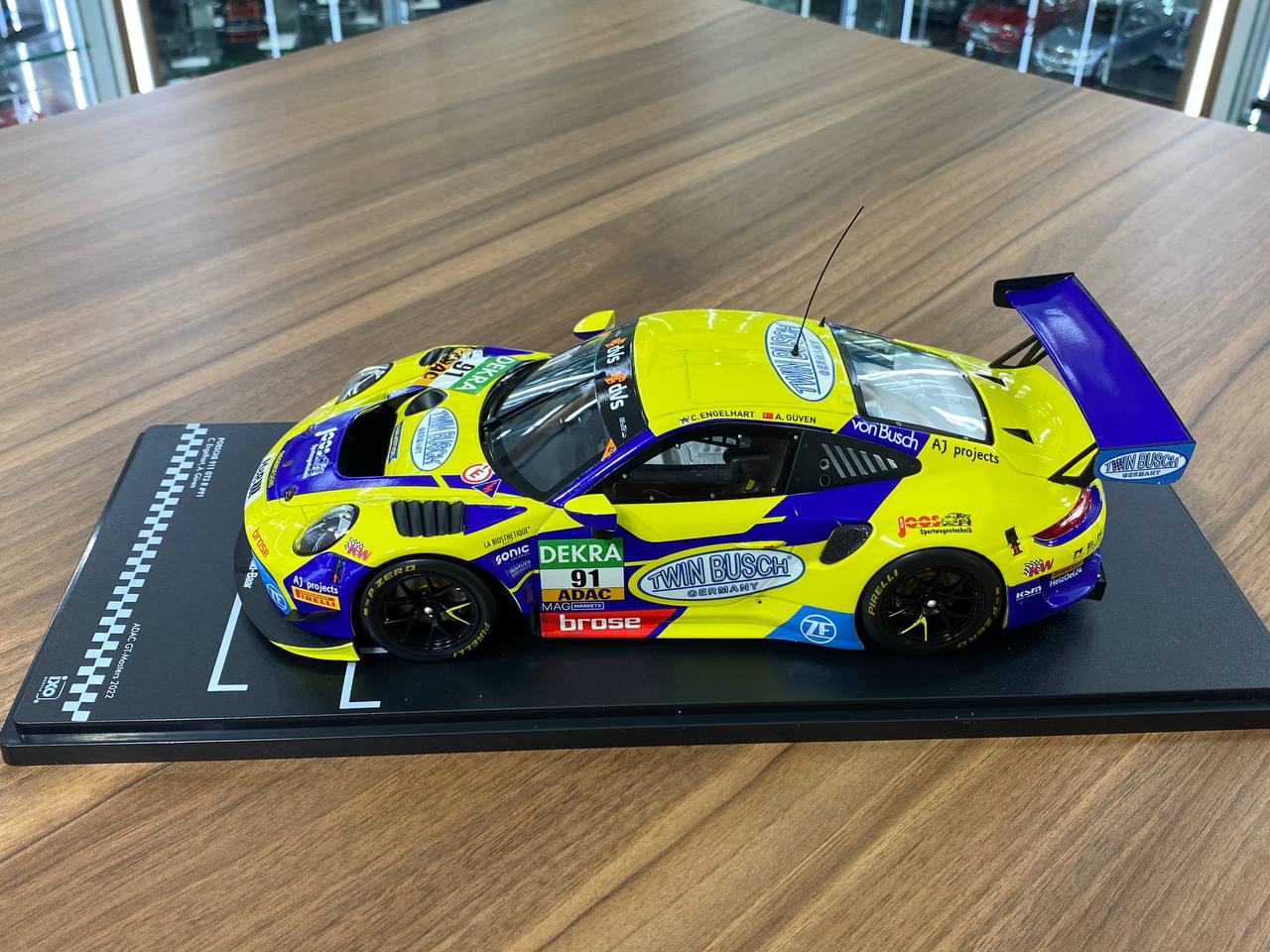 1/18  Diecast  ixo Models PORSCHE 911 GT3 R #91 C. Engelhart, A. Güven Racing yellow/ blue